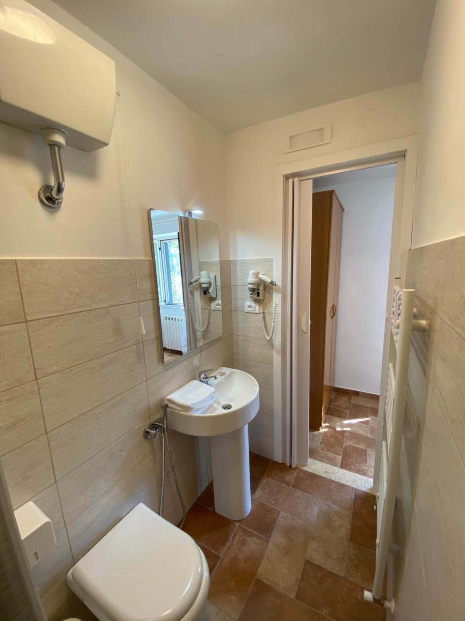La Casa Di Nonna Tella Bed & Breakfast Lenola Bagian luar foto