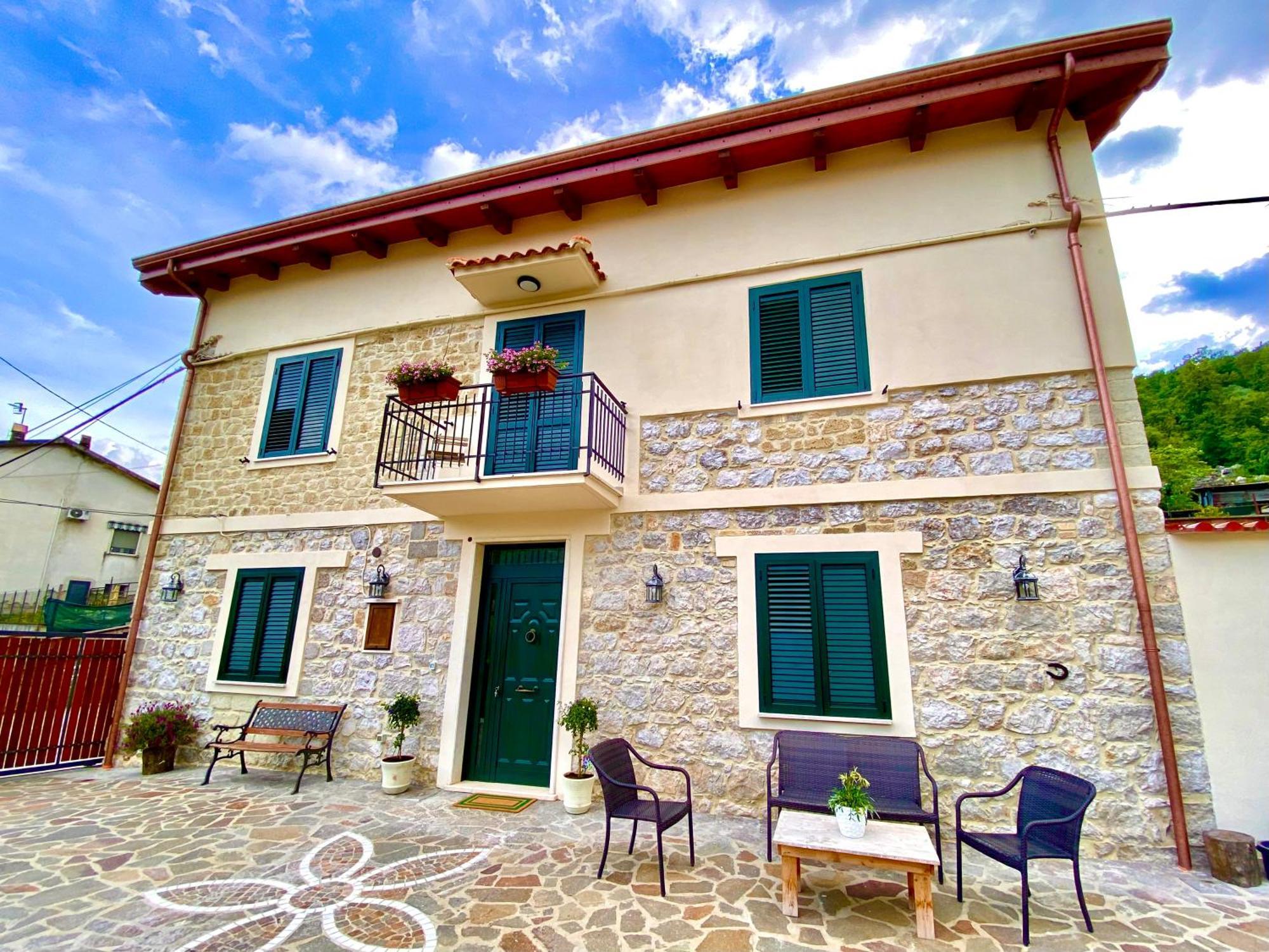 La Casa Di Nonna Tella Bed & Breakfast Lenola Bagian luar foto
