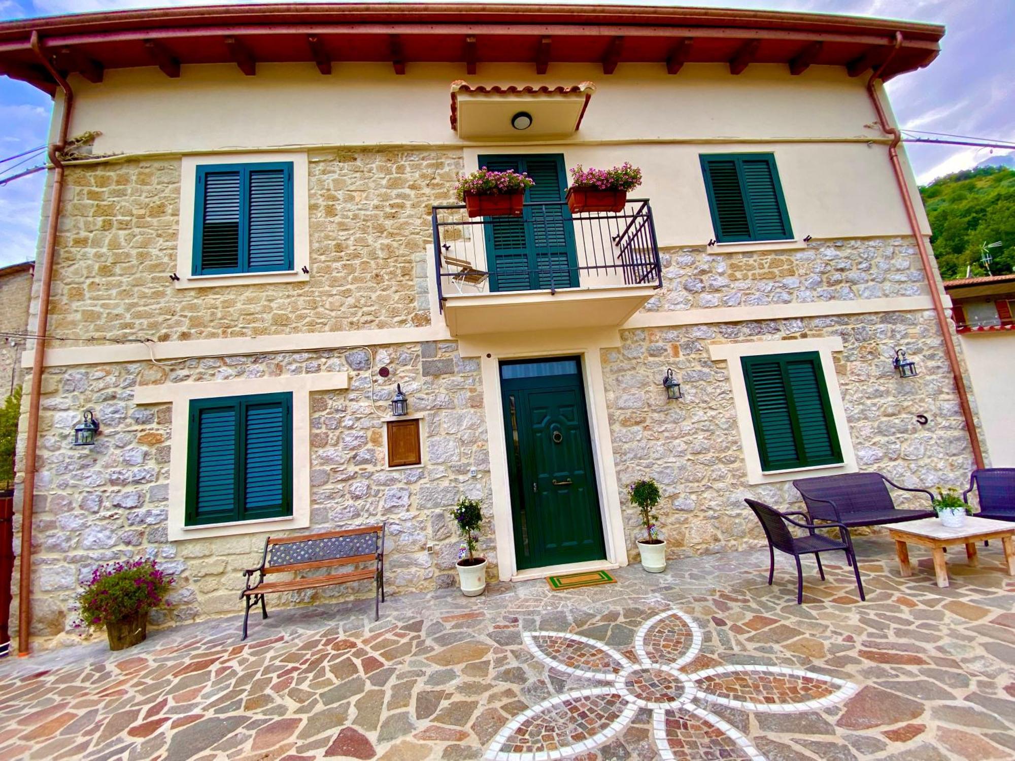La Casa Di Nonna Tella Bed & Breakfast Lenola Bagian luar foto